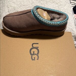 UGG Tasman Color: Caribou / Sapphire Ice